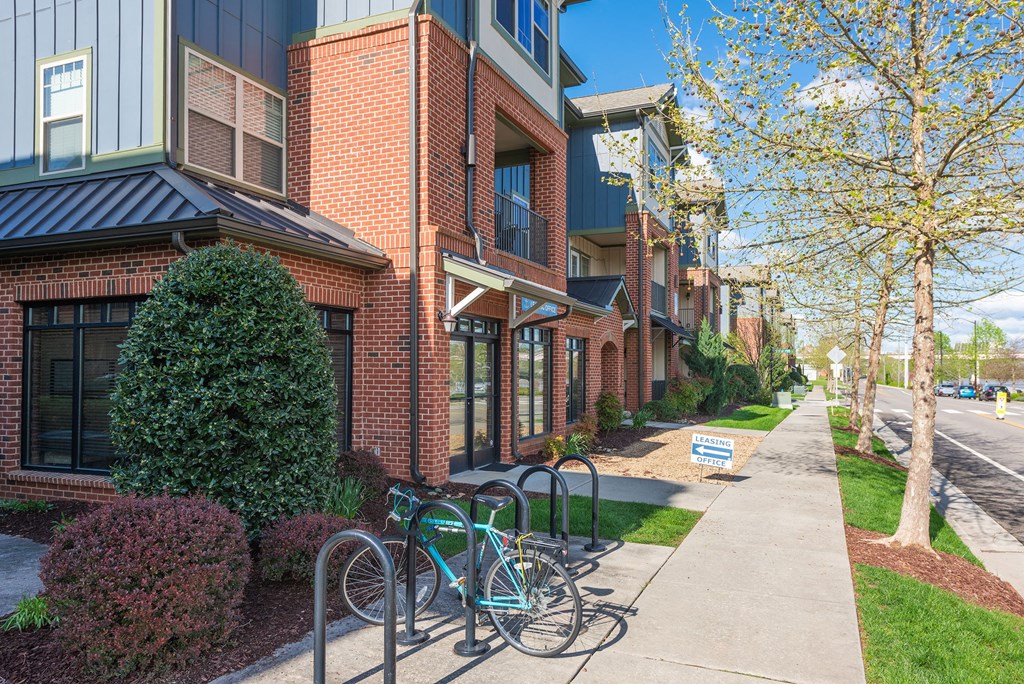 a row of bicycles parked in front of a building