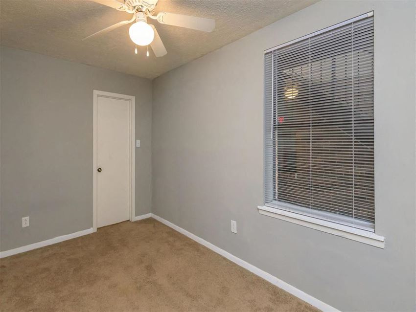 Papermill Square Apartments, 3820 Papermill Square NW, Knoxville, TN