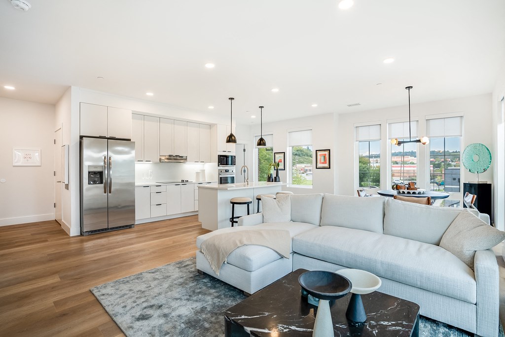 HIGH END LIVING AT ITS BEST