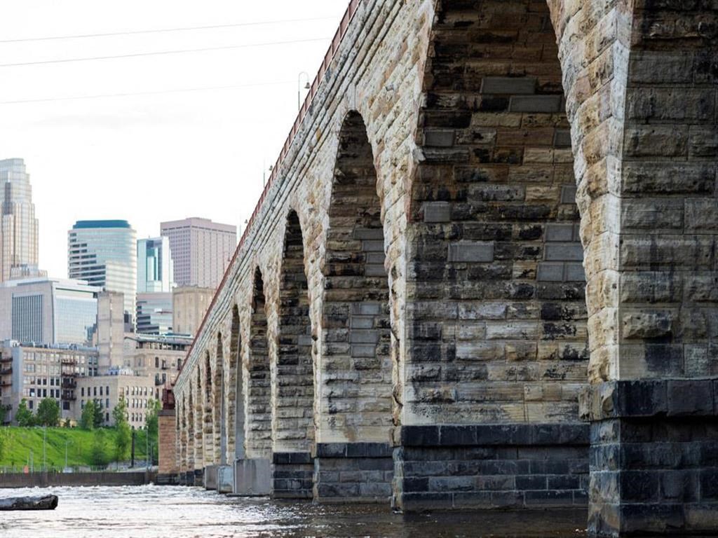 Historic stone arch bridge in Minnepolis