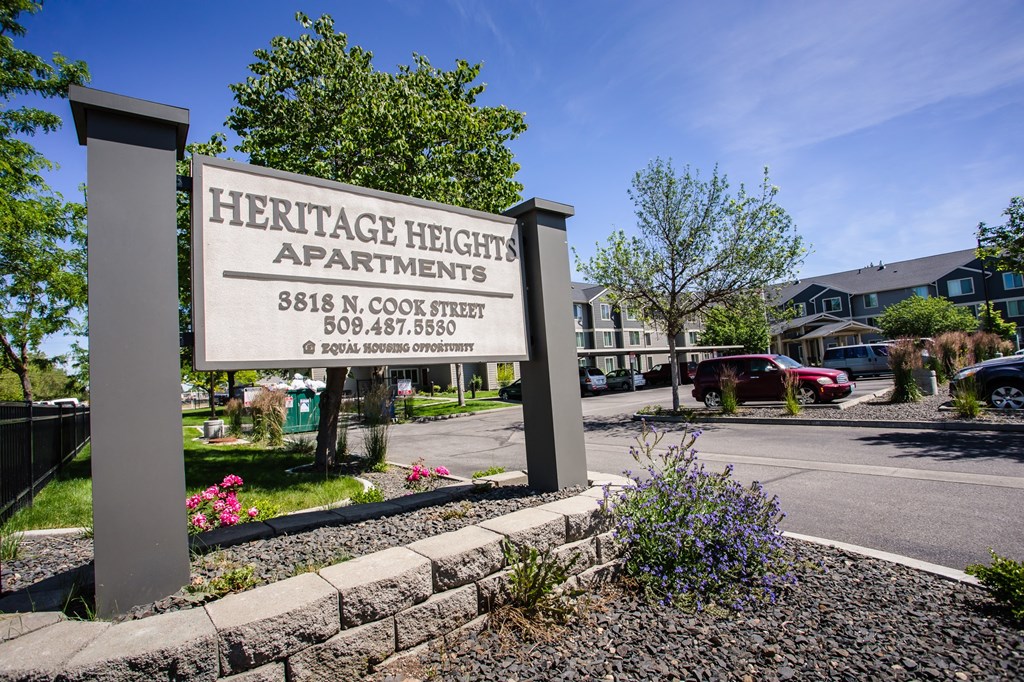 Heritage Heights Entrance Sign