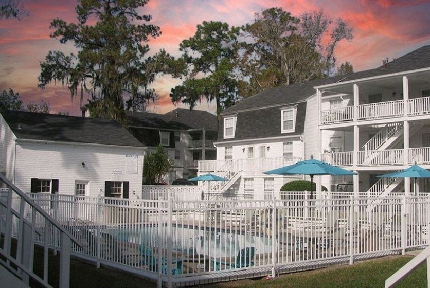 Apartments overlooking the pool