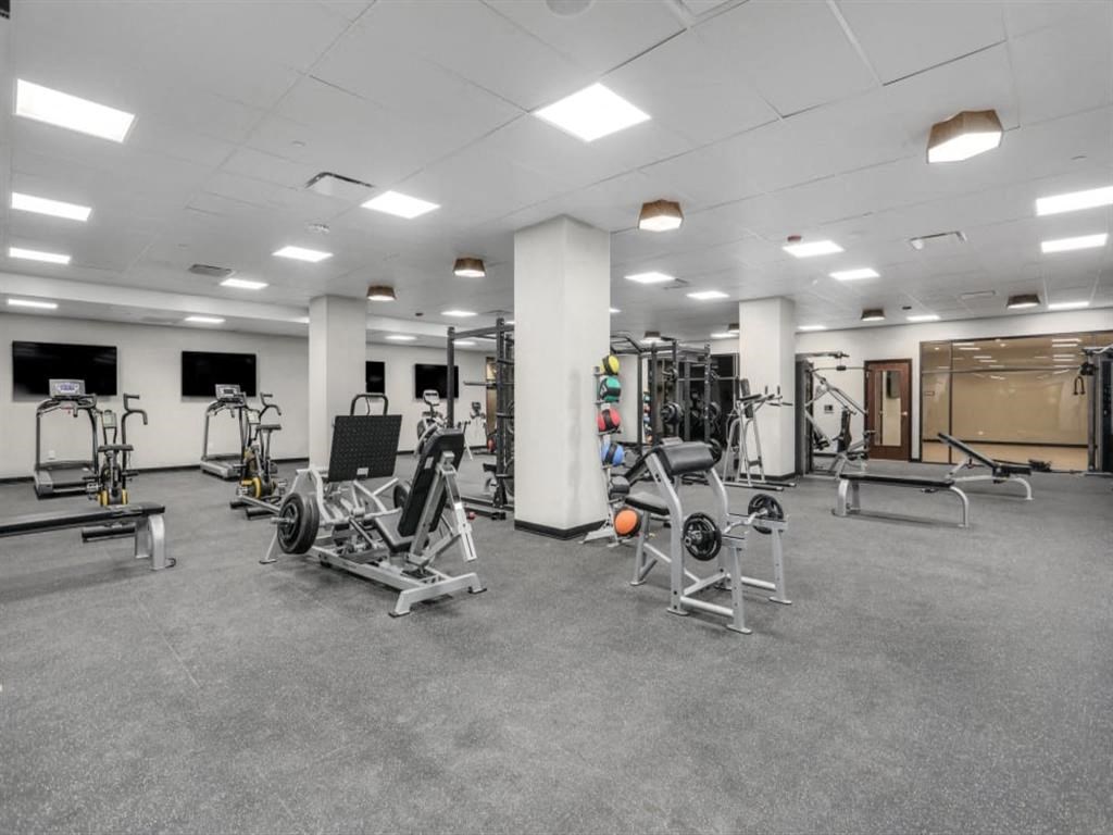 the gym at the benningtonnington apartments