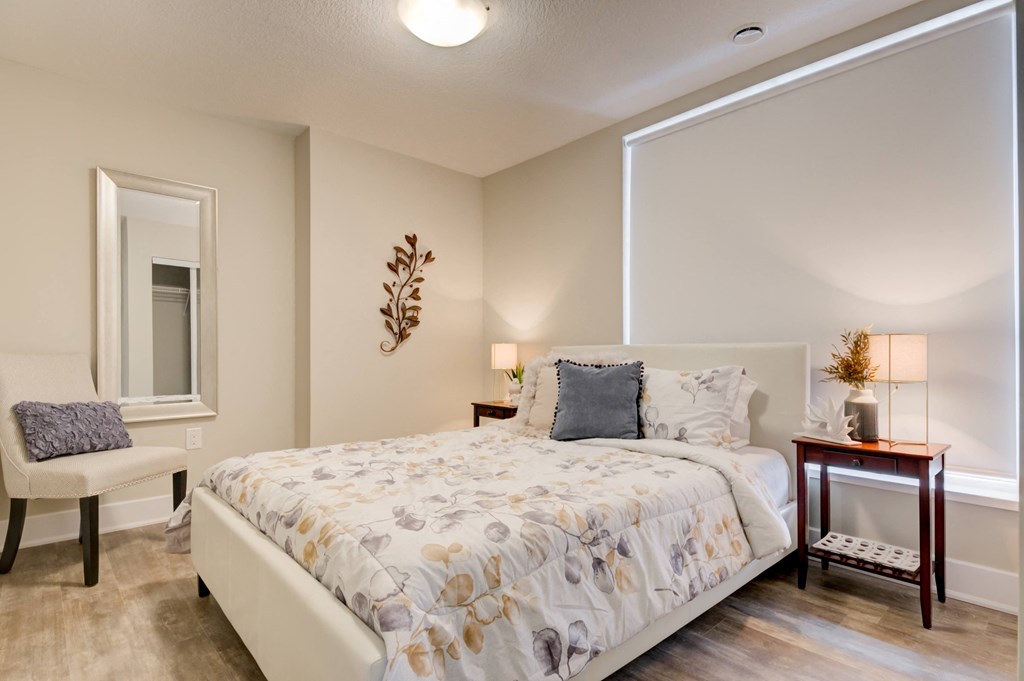 Bedroom featuring queen sized