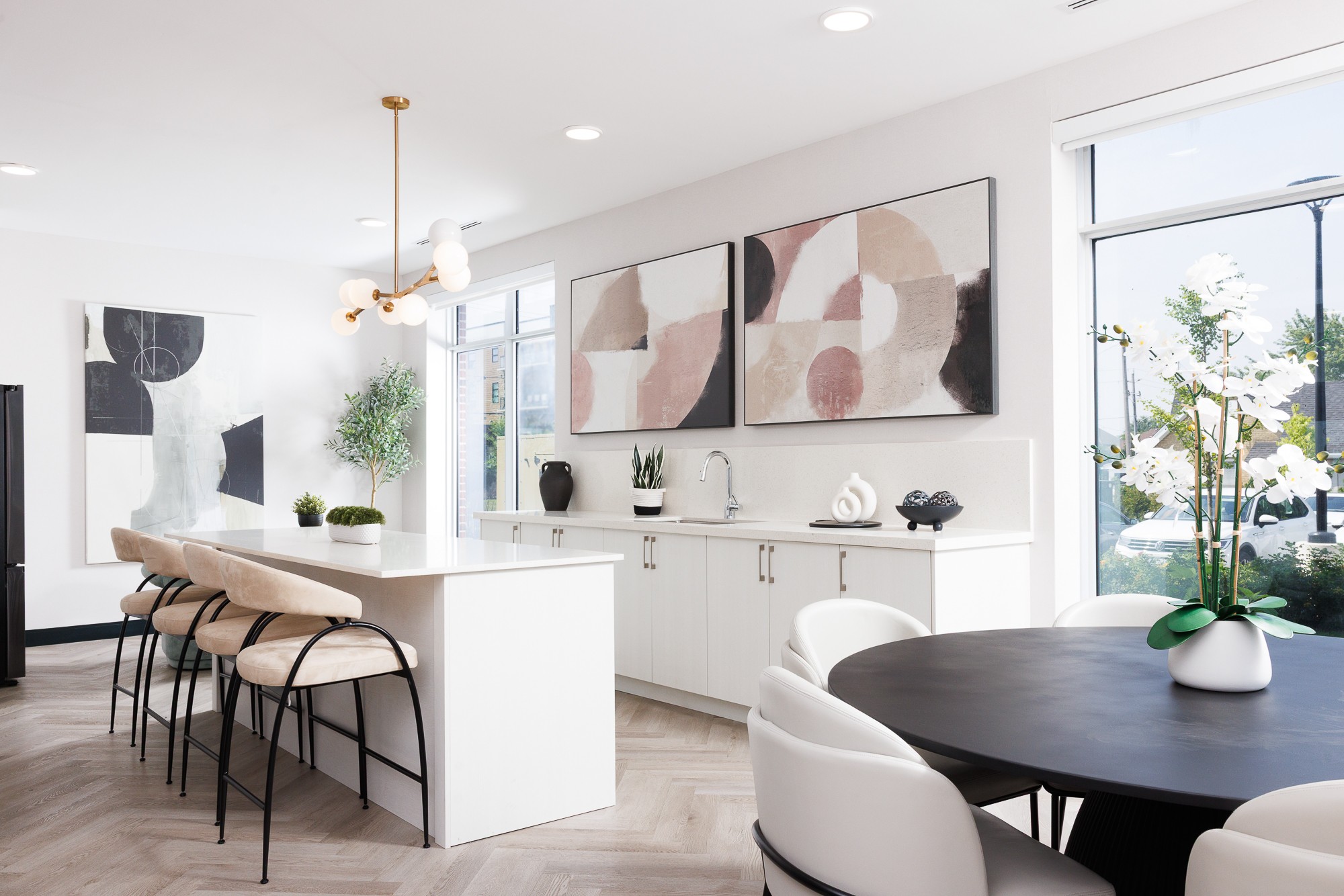 2 bedroom apartment - 1600 Hyde Park Village Apartments, London 2