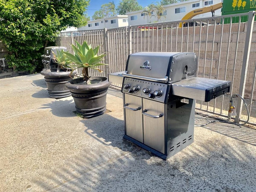 a stainless steel barbecue grill in a backyard