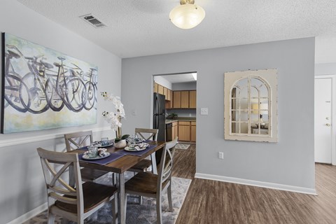 Charming Dining Area at Lakeland East Apartments – Flowood, MS