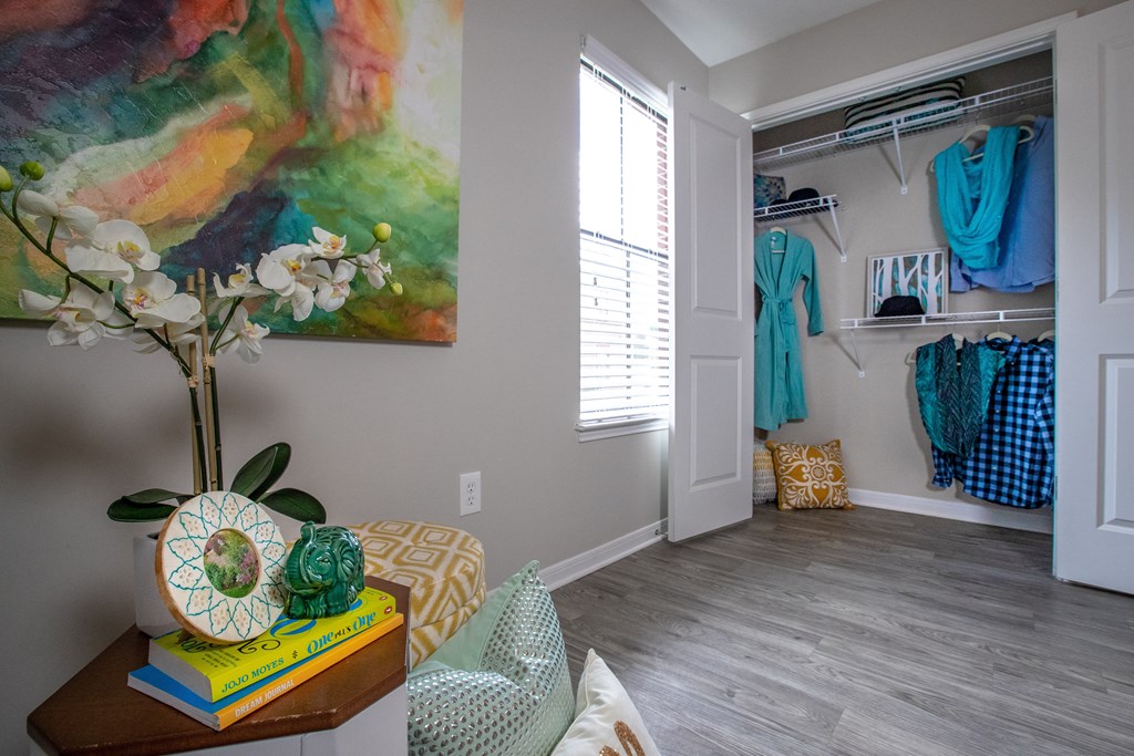 bedrooms with walk in closet at the district flats apartments in lenexa