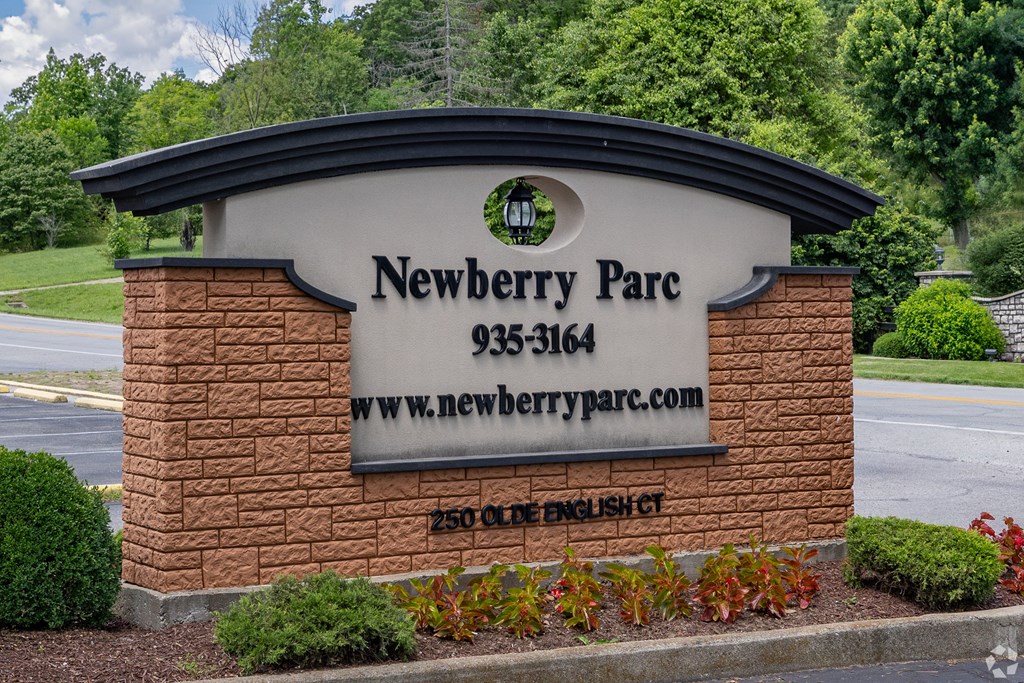 the sign pace on the side of a road