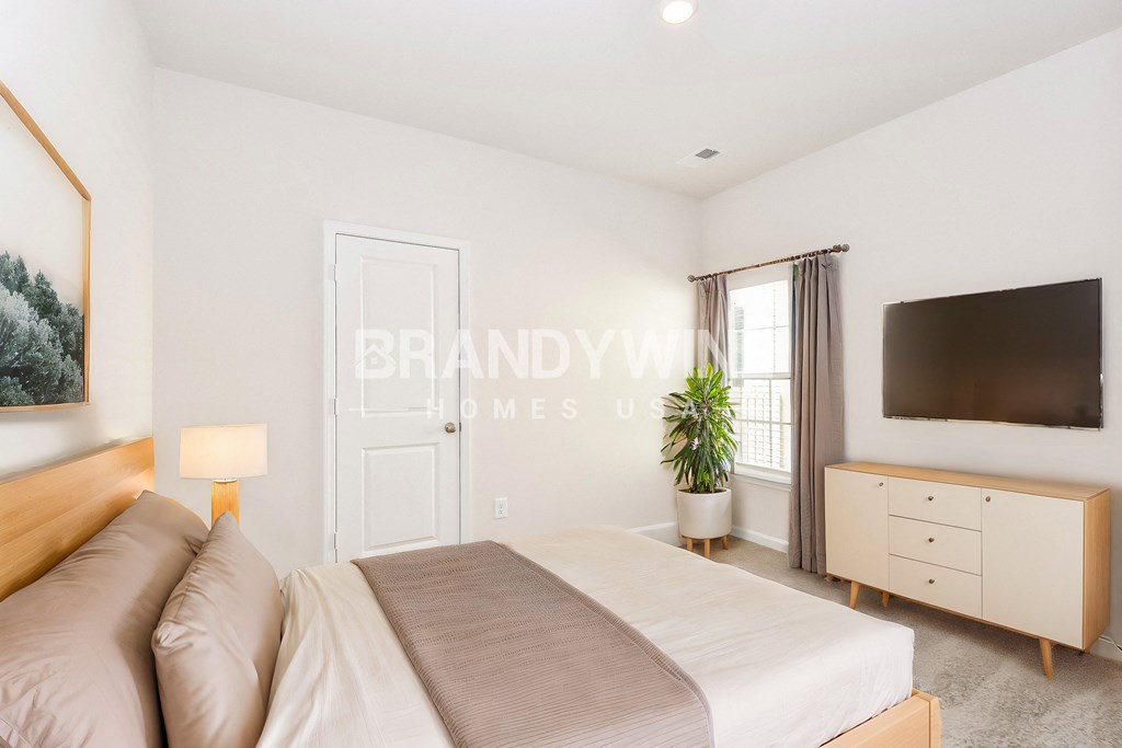 bedroom apartment for rent on the sea