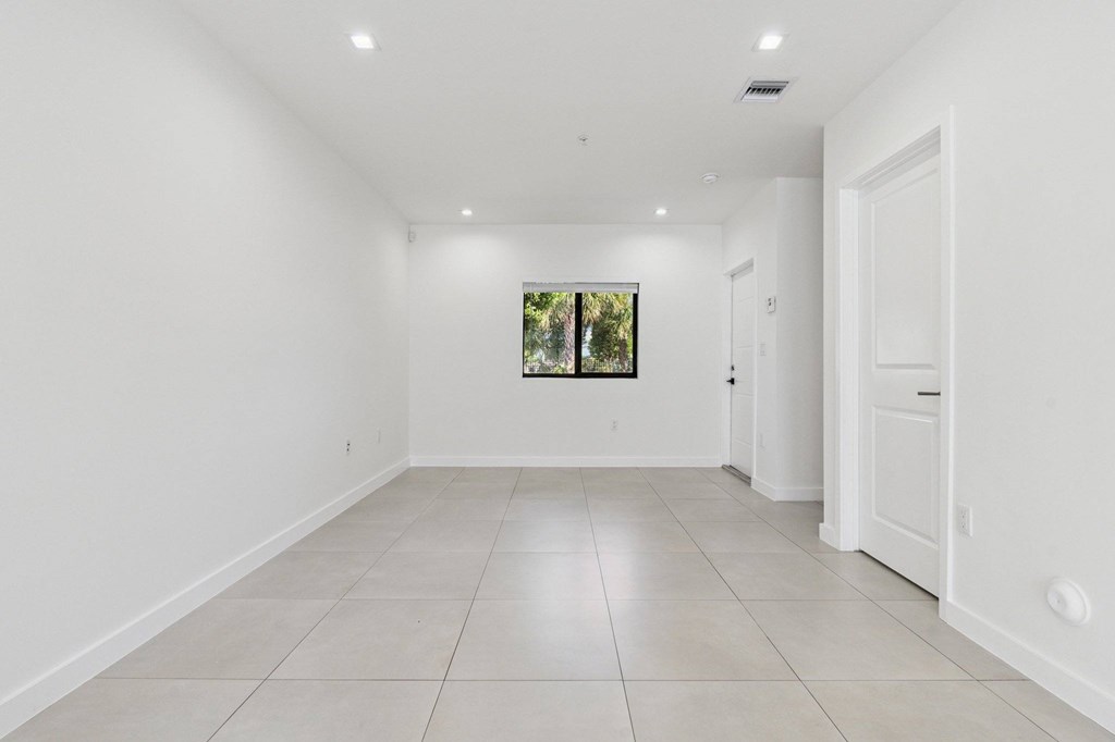 Plush Carpeting at The Villages at Miami Gardens, Miami Gardens