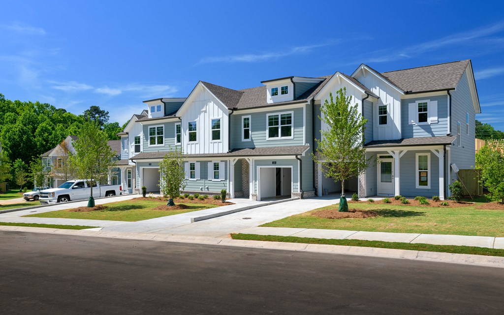 Exquisite Landscaped Porch at Brighton Townhomes, Acworth, Georgia