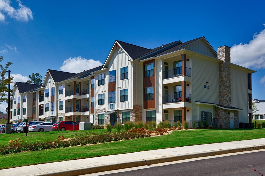 Building view at Farmhaus Apartments, Alabama