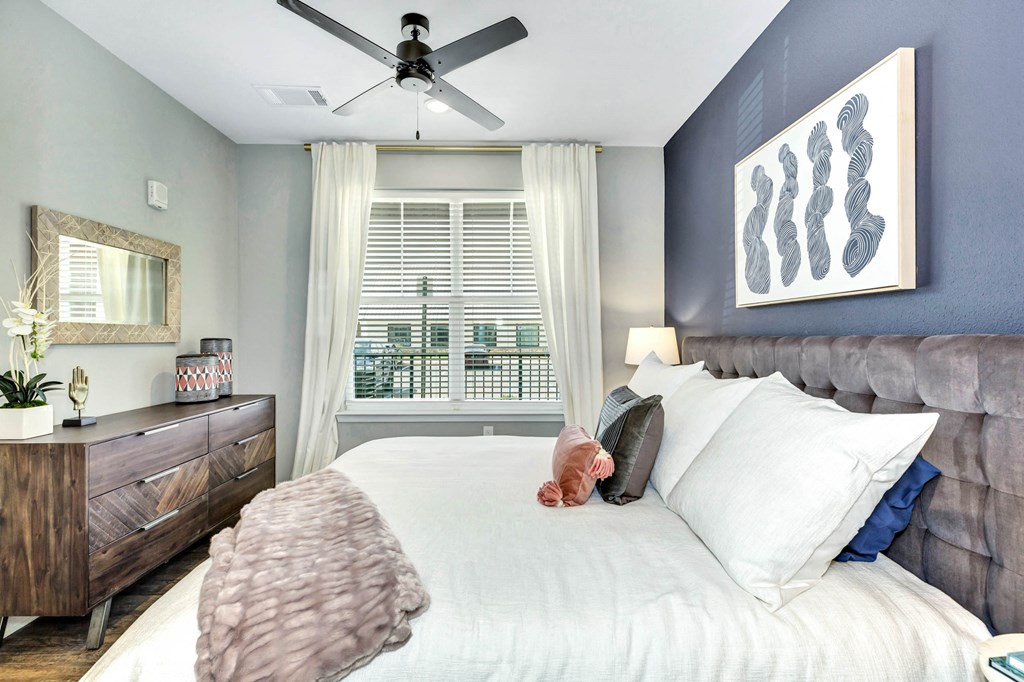 Bedroom with cozy bed at Farmhaus Apartments, Madison