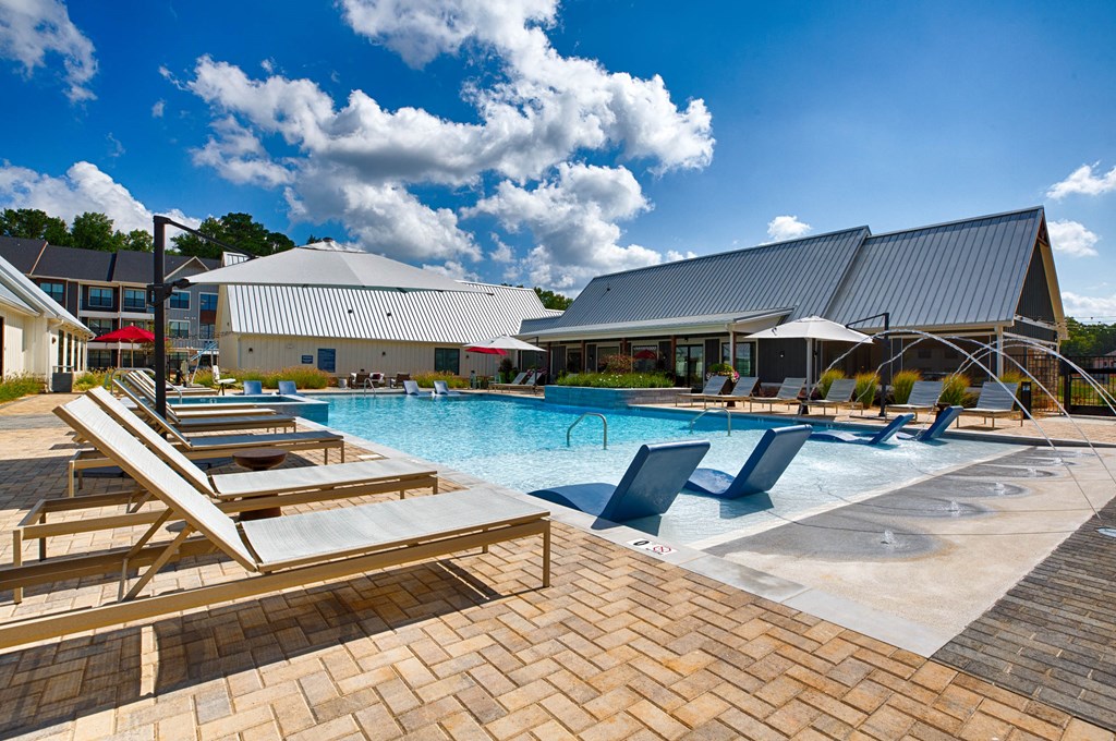 Swimmingat Farmhaus Apartments, Madison, Alabama