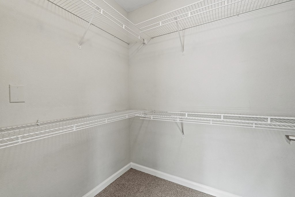 the preserve at ballantyne commons apartment closet and wire shelving at SomerHill Farms Apartments, Gainesville Virginia