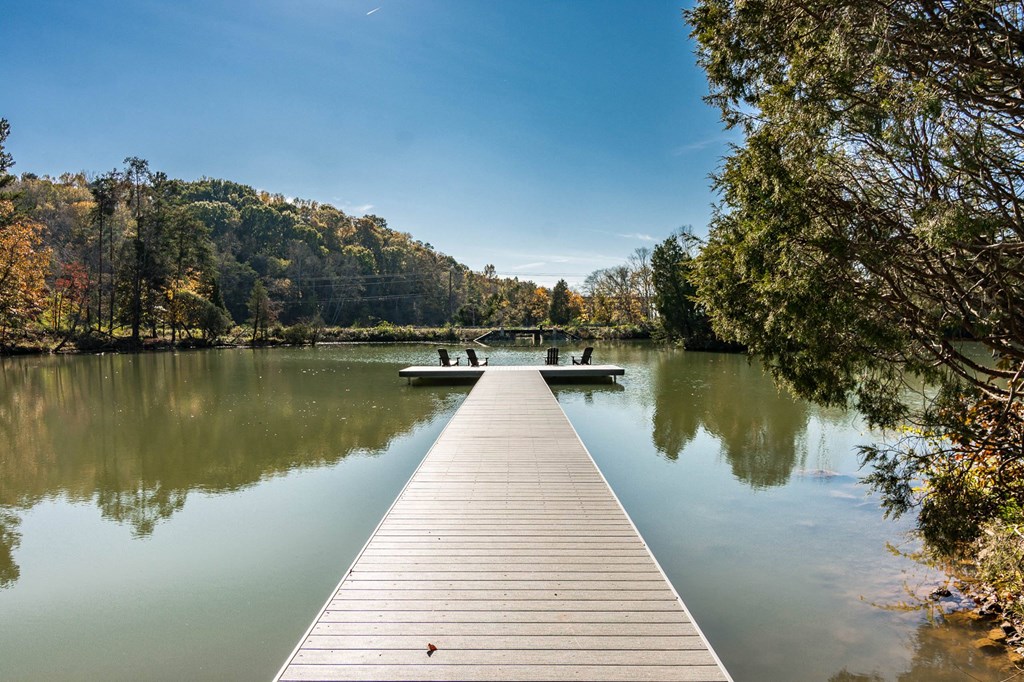 Lake And Dock at Village at Westland Cove Apartments, Tennessee, 37922