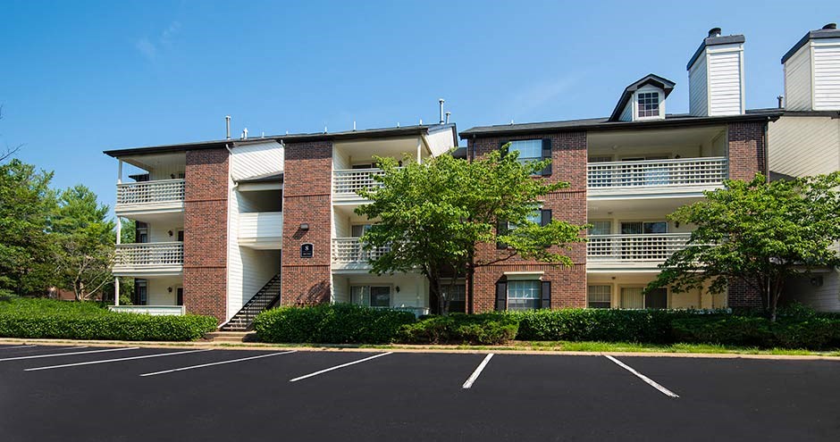 our apartments offer a parking lot at Bellemeade Farms Apartments, Virginia, 20175