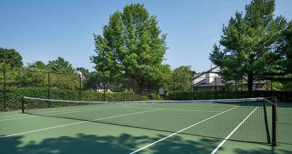 a tennis court at the paddock club murfreesboro luxury apartment homes in nash at Bellemeade Farms Apartments, Virginia, 20175