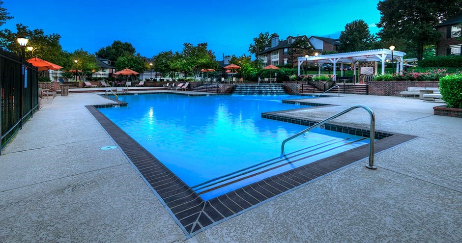 a large swimming pool with a blue sky in the background at Bellemeade Farms Apartments, Leesburg, VA 20175