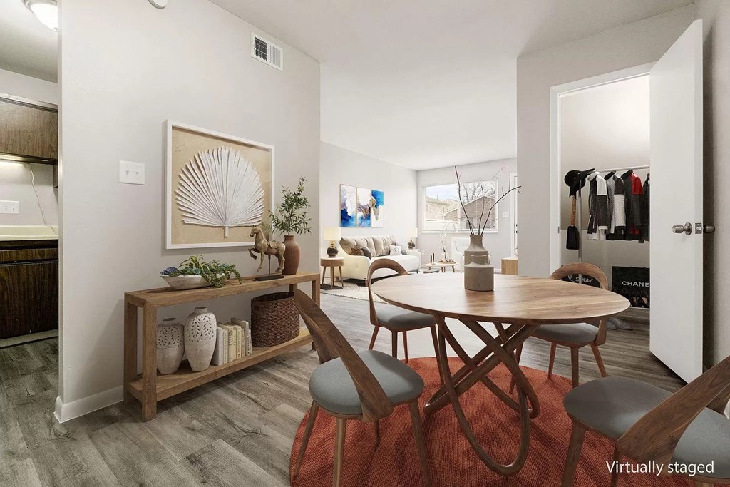 Coves at Columbus on Karl Rd