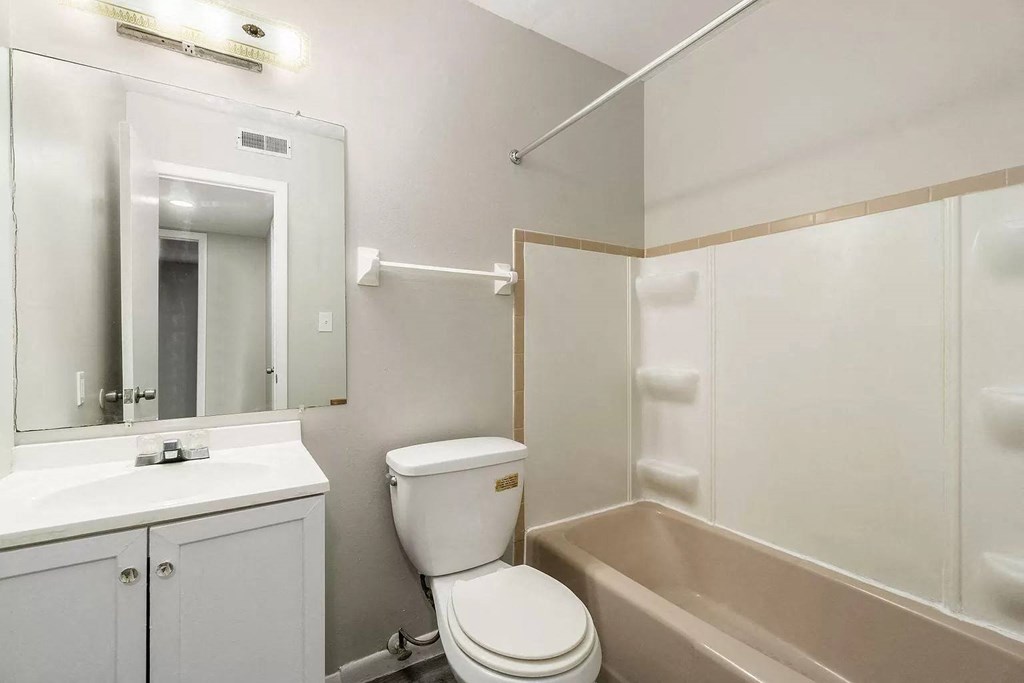 Coves at Columbus on Karl Rd