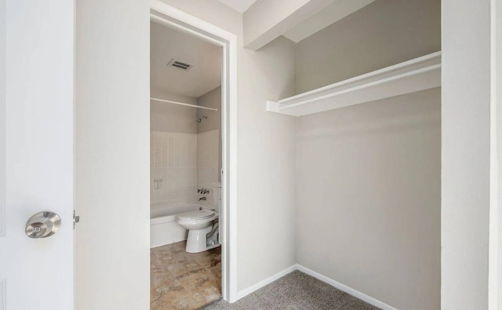 Coves at Columbus on Hilton