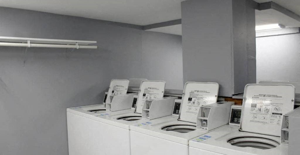 a row of washing machines sitting next to each other