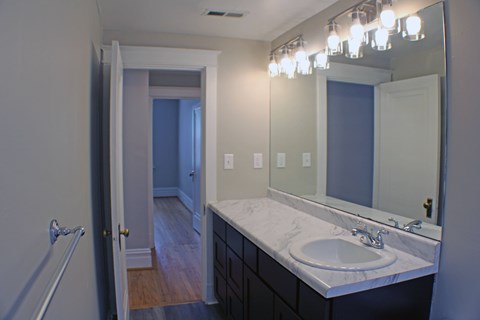 A bathroom with a sink and mirror.