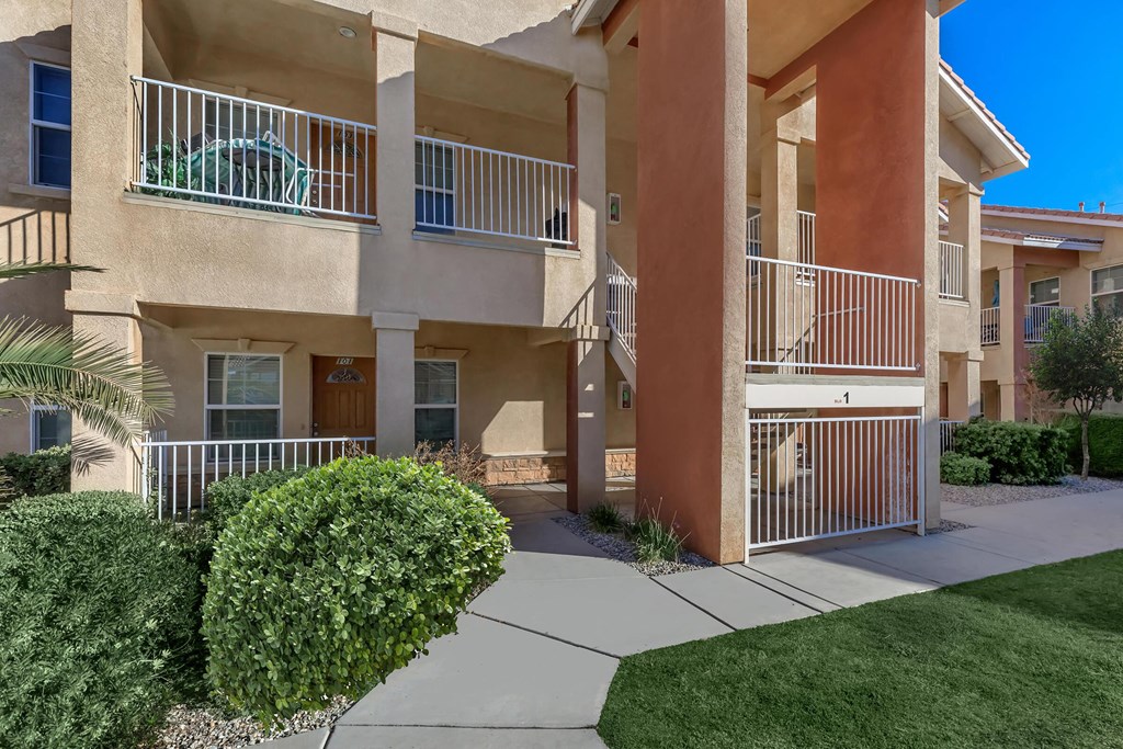 a sidewalk in front of an apartment building