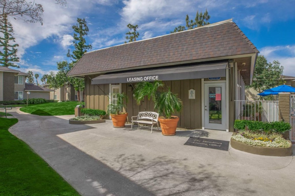 leasing office at the estates apartments