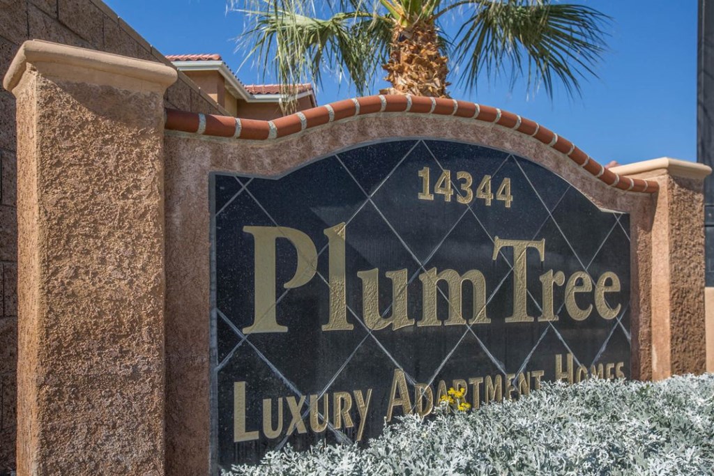 A sign for Plum Tree Luxury Apartment Homes is shown.