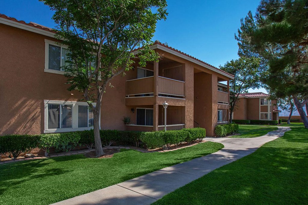a sidewalk in front of an apartment building