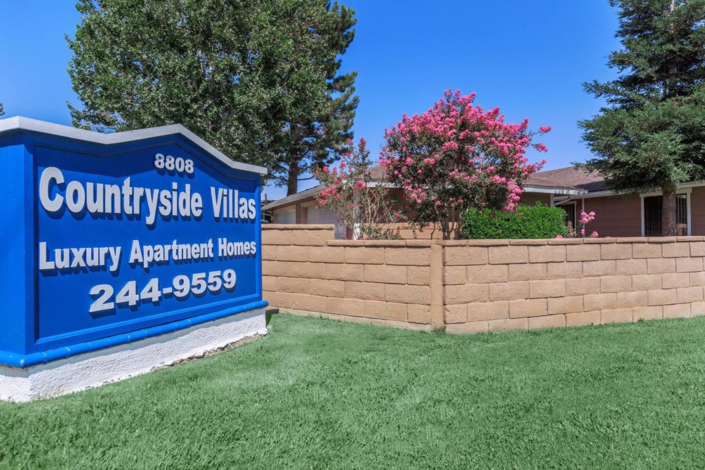 a sign for the countywide villas luxury apartment homes