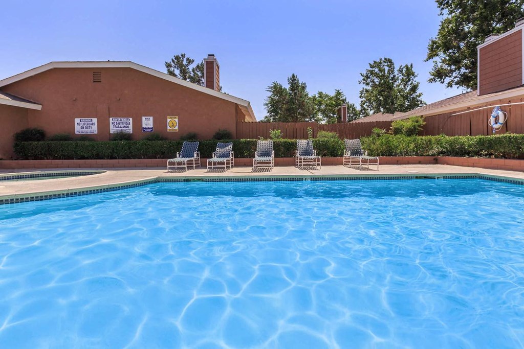 the swimming pool at the resort at governors crossing