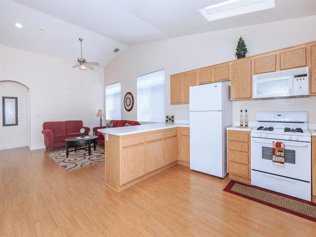 Kitchen, living room