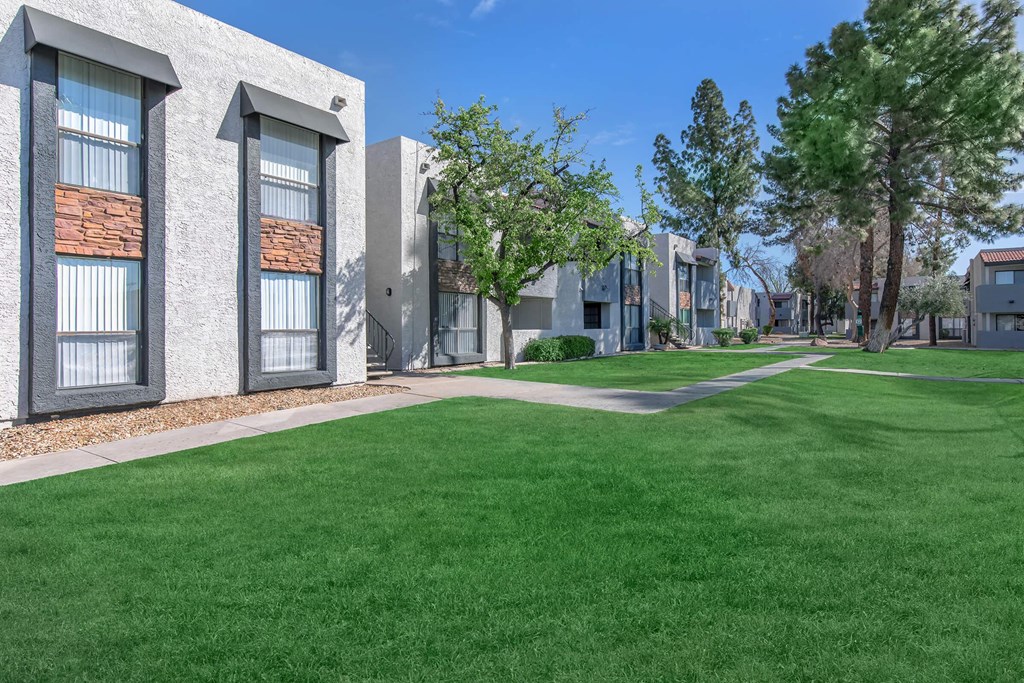 the preserve at ballantyne commons apartments  grass courtyard and exterior of apartments