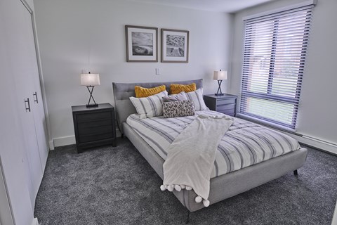 the preserve at ballantyne commons apartments bedroom with bed and window