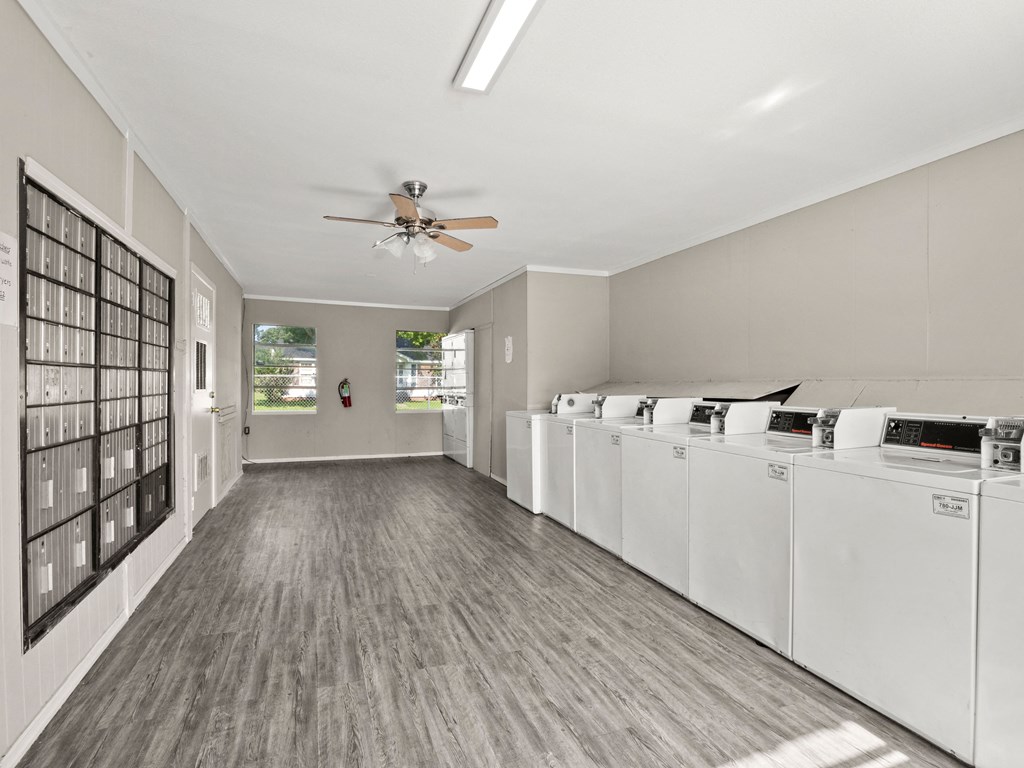 a laundry room with washes and dryers and a ceiling fan
