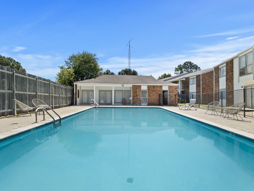 the preserve at ballantyne commons pool and apartment building