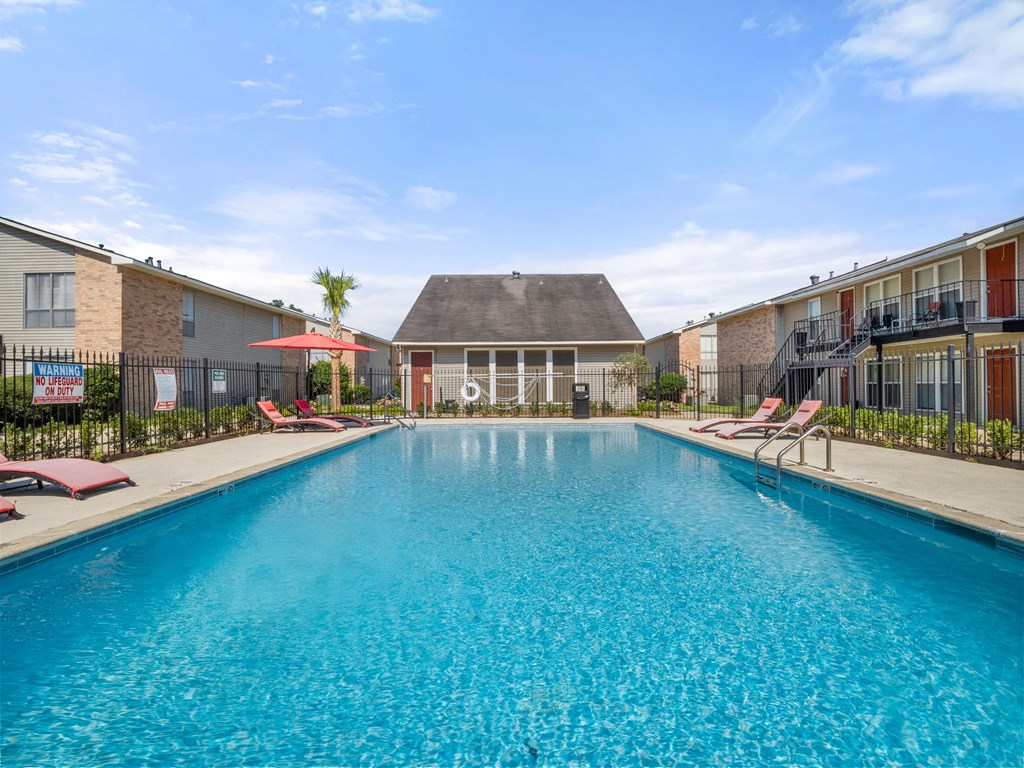 the preserve at ballantyne commons pool and apartment buildings