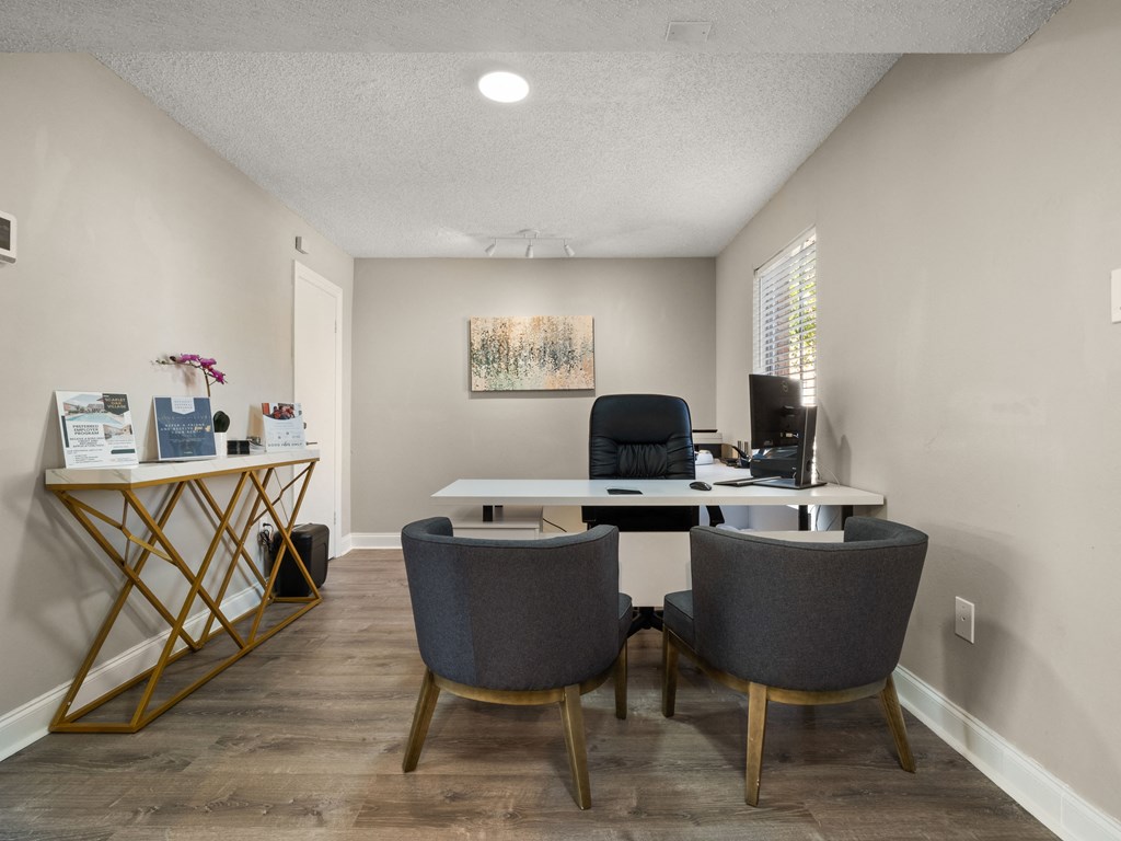 the preserve at ballantyne commons office space with desk and chairs