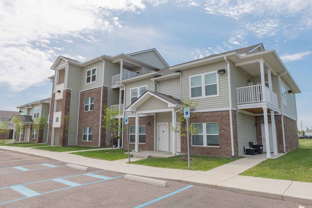 Exterior view at the Crossing at Grove City Apartments in Grove City, OH