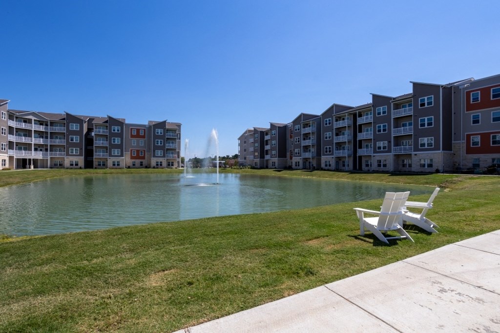 Pond with fountain at Promenade Luxury Apartments in Beaumont, TX