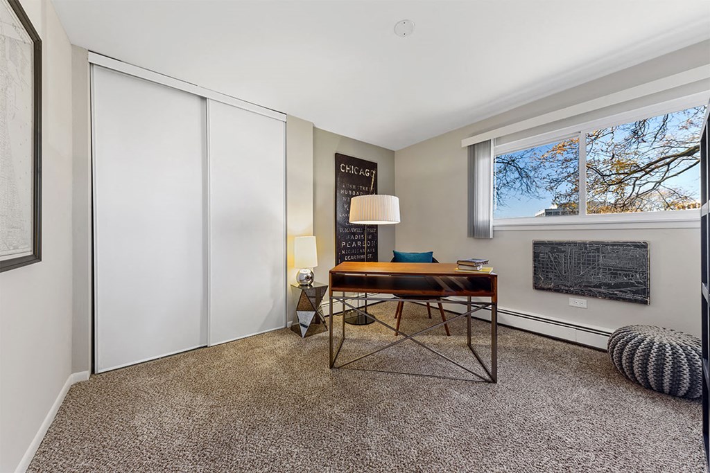 Carpeted Living Area at The Preserve at Woodfield, Rolling Meadows