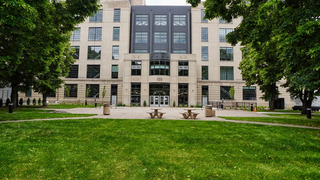 the building in which the hotel is located