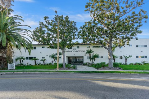 Exterior Landscape at Torrance Gateway Apartments, Torrance, 90501