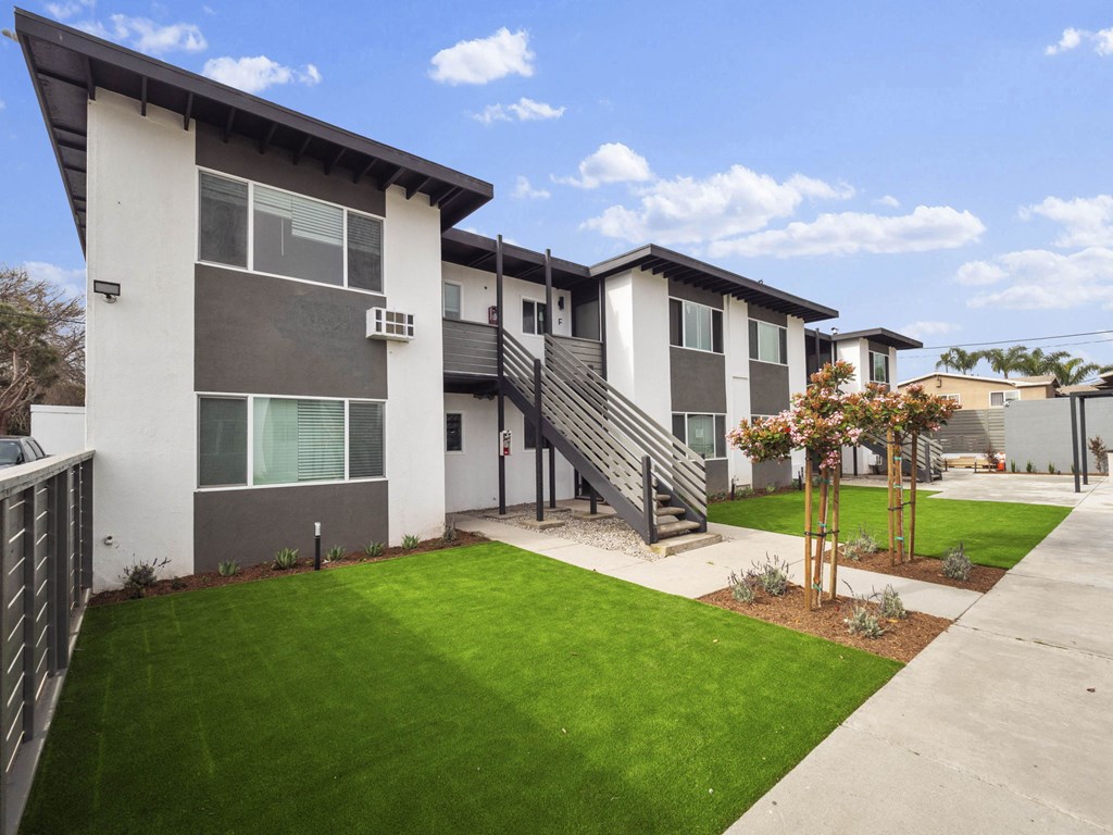 Green Space at Charle Square Apartments, Costa Mesa, 92627