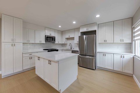 313 & 325 E 17Th Place 1-2 Beds Apartment for Rent