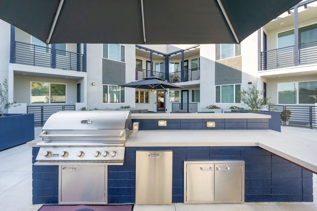 A modern outdoor kitchen with a grill and sink. at The Reserve La Mirada, La Mirada, California